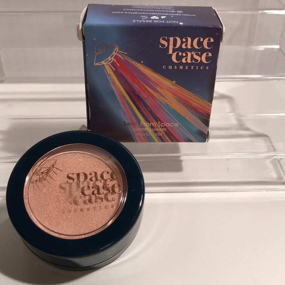 Space Case highlighter in seen from space powder highlighter NEW